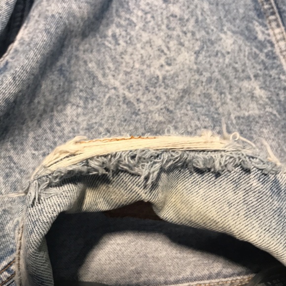 Vintage 89,s 90,s Levi's jean jacket - Picture 4 of 16